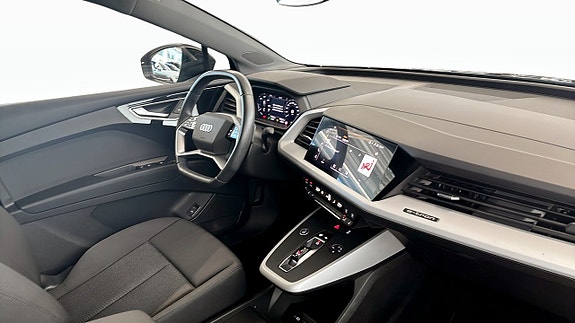 Audi Q4 e-tron 12 of 14