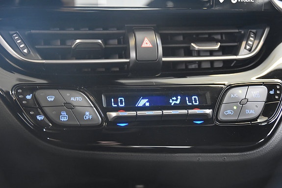 Toyota C-HR 12 of 14