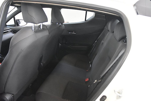 Toyota C-HR 13 of 14