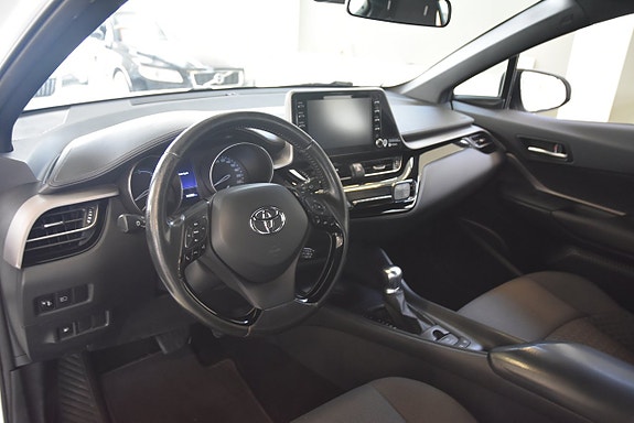 Toyota C-HR 6 of 14