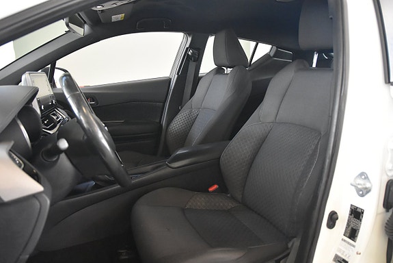 Toyota C-HR 7 of 14