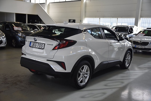 Toyota C-HR 3 of 14