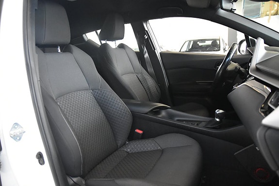 Toyota C-HR 8 of 14
