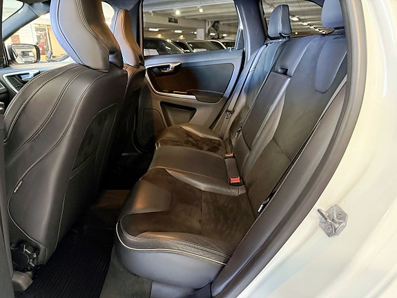 Volvo XC60 11 of 21