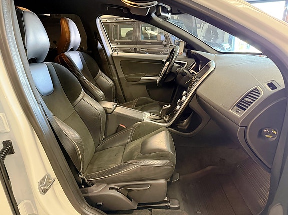 Volvo XC60 10 of 21