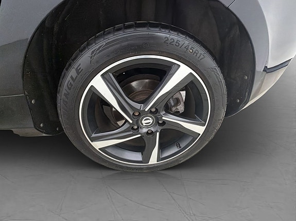 Volvo V40 27 of 29
