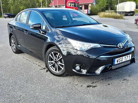 Toyota Avensis 4 of 9