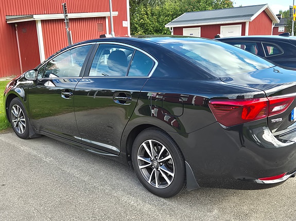Toyota Avensis 7 of 9
