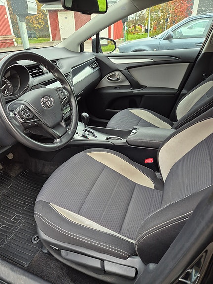 Toyota Avensis 12 of 19