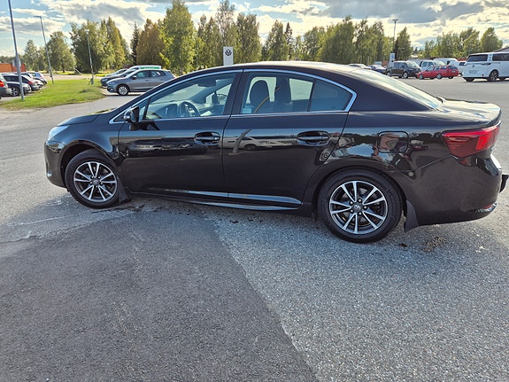Toyota Avensis 3 of 9