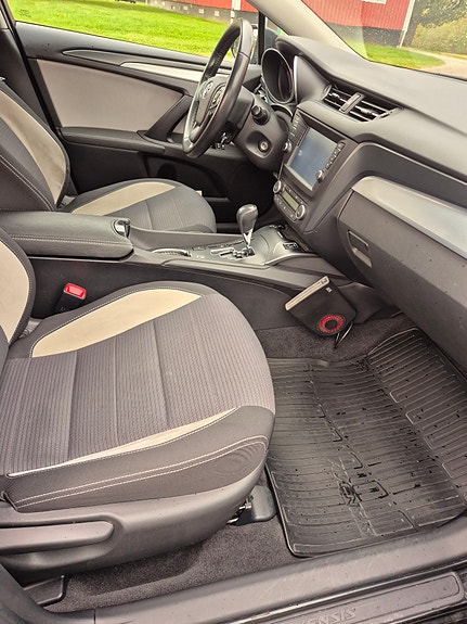 Toyota Avensis 13 of 19