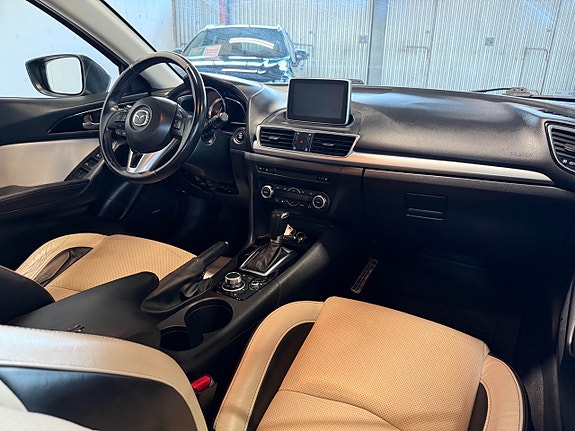 Mazda 3 8 of 16