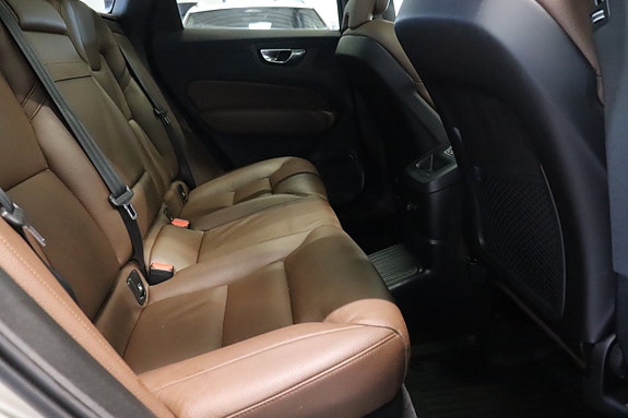 Volvo XC60 14 of 30