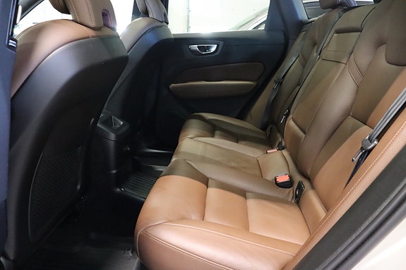 Volvo XC60 13 of 30