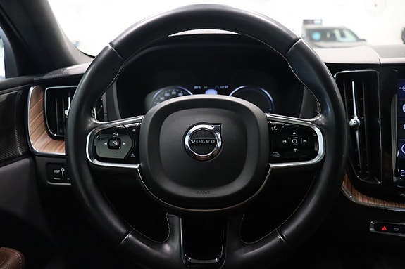Volvo XC60 16 of 30