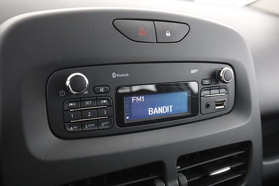 Renault Clio 21 of 30