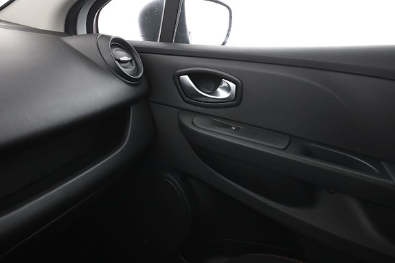 Renault Clio 27 of 30