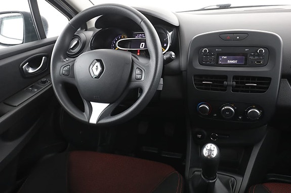 Renault Clio 14 of 30