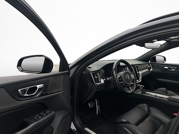 Volvo V60 11 of 30