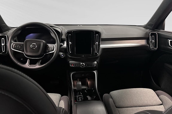 Volvo XC40 5 of 8