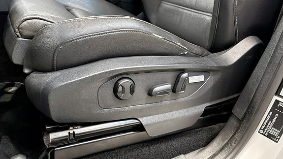 Volkswagen Amarok 12 of 24