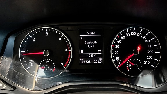 Volkswagen Amarok 24 of 24