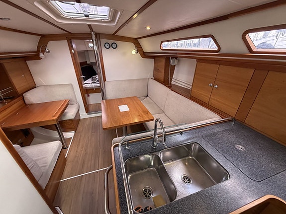 Hanse 370 3 of 10