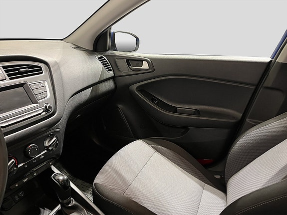 Hyundai i20 15 of 18