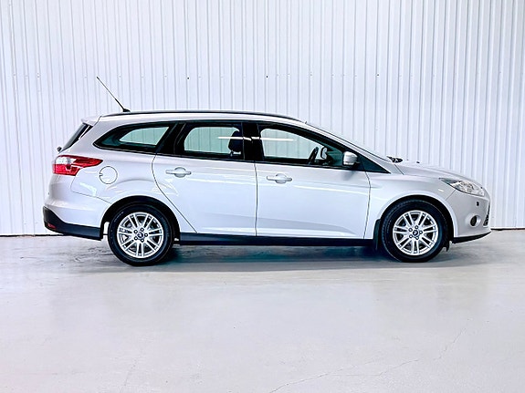 Ford Focus 2 of 19