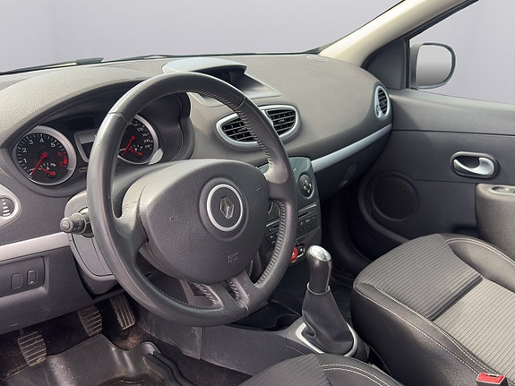Renault Clio 11 of 19
