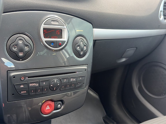 Renault Clio 16 of 19