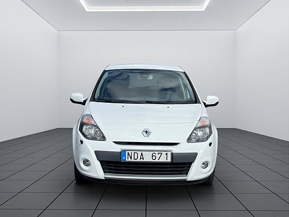 Renault Clio 8 of 19