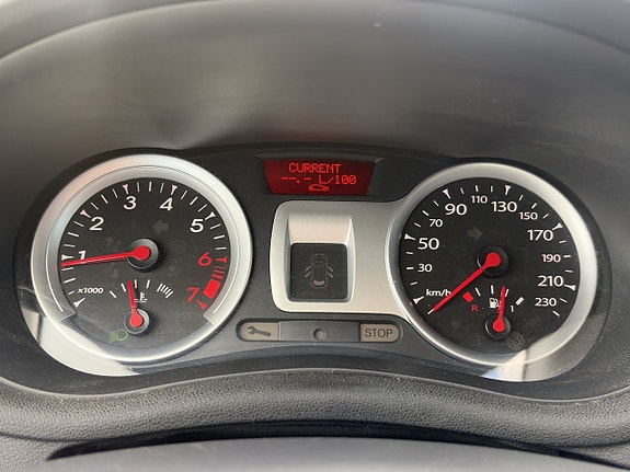 Renault Clio 15 of 19