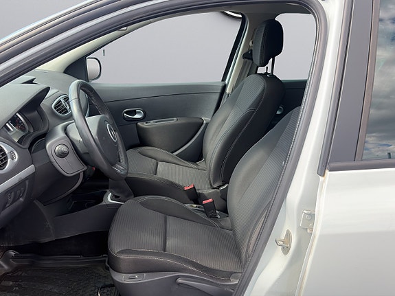 Renault Clio 10 of 19