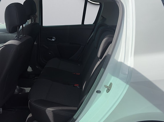 Renault Clio 12 of 19