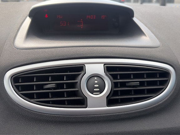 Renault Clio 17 of 19