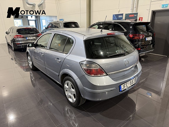 Opel Astra 4 of 15