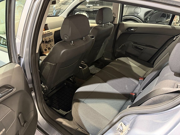 Opel Astra 10 of 15