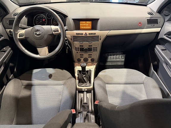 Opel Astra 8 of 15