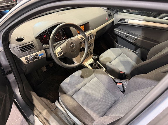 Opel Astra 9 of 15