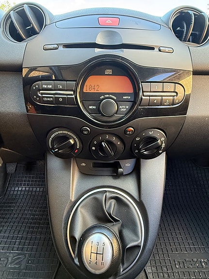 Mazda 2 17 of 21