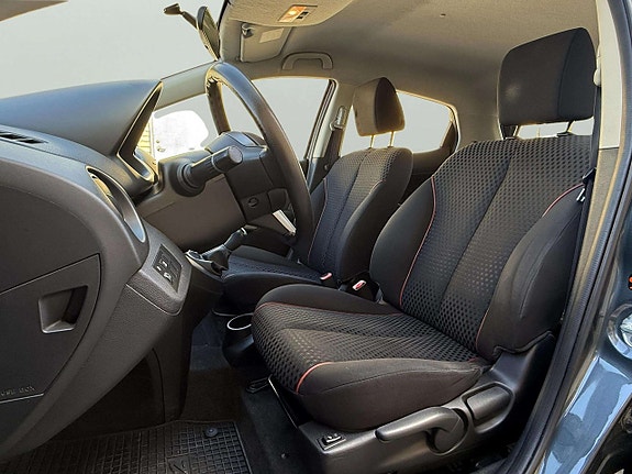 Mazda 2 11 of 21