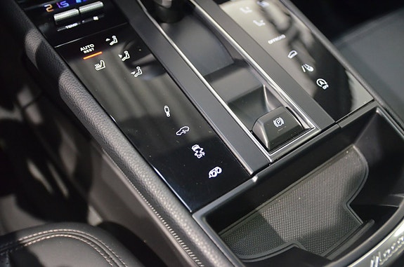 Porsche Macan GTS 17 of 17