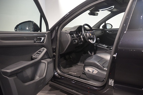 Porsche Macan GTS 9 of 17
