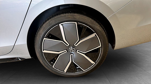 Volkswagen Passat 6 of 12