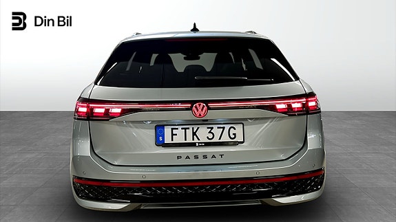 Volkswagen Passat 5 of 12