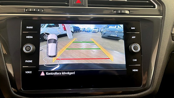 Volkswagen Tiguan Allspace 8 of 12