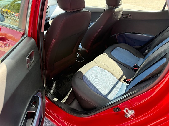Hyundai i10 11 of 12