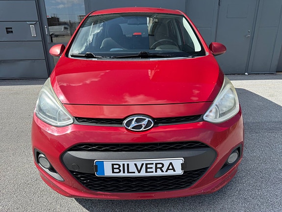 Hyundai i10 2 of 12