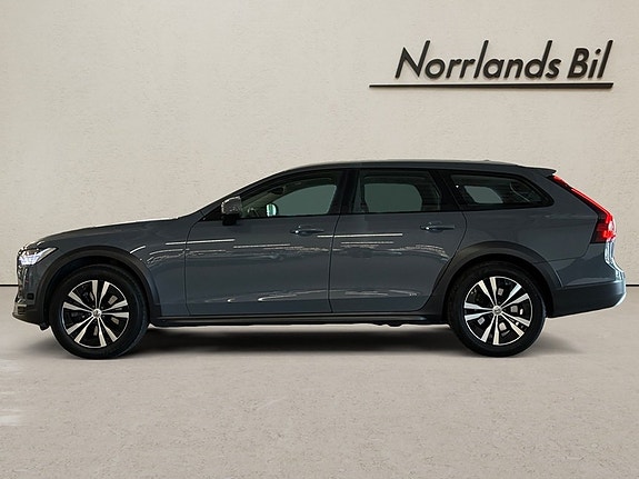 Volvo V90 2 of 12